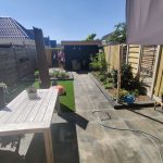 Aanleg achtertuin Jan Tooropstraat: Aanzicht tuin vanaf het terras